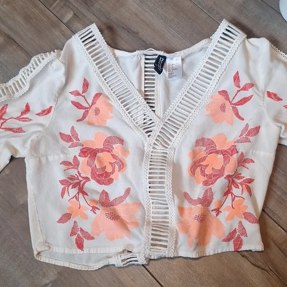 H&M Divided Crop Top - Picture 3 of 8